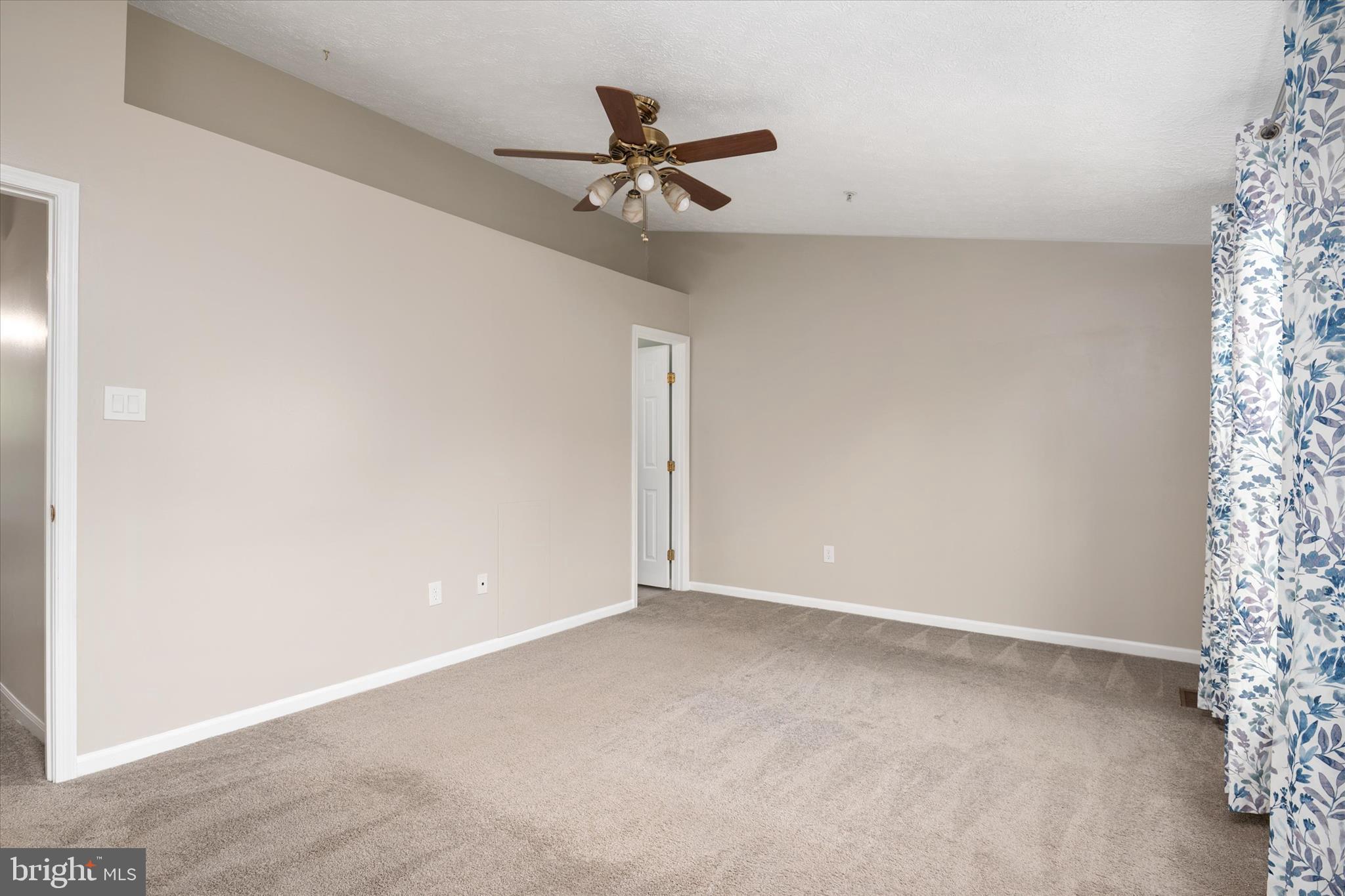 FOUR SEASONS ESTATES - Residential