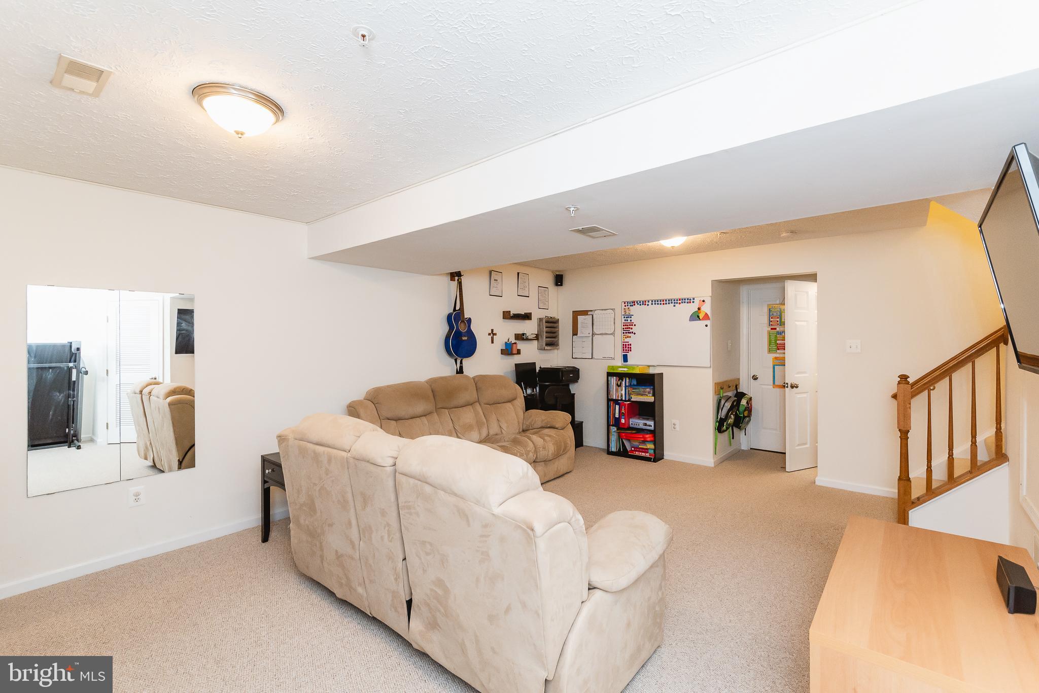 HUNTERS RUN - Residential Lease