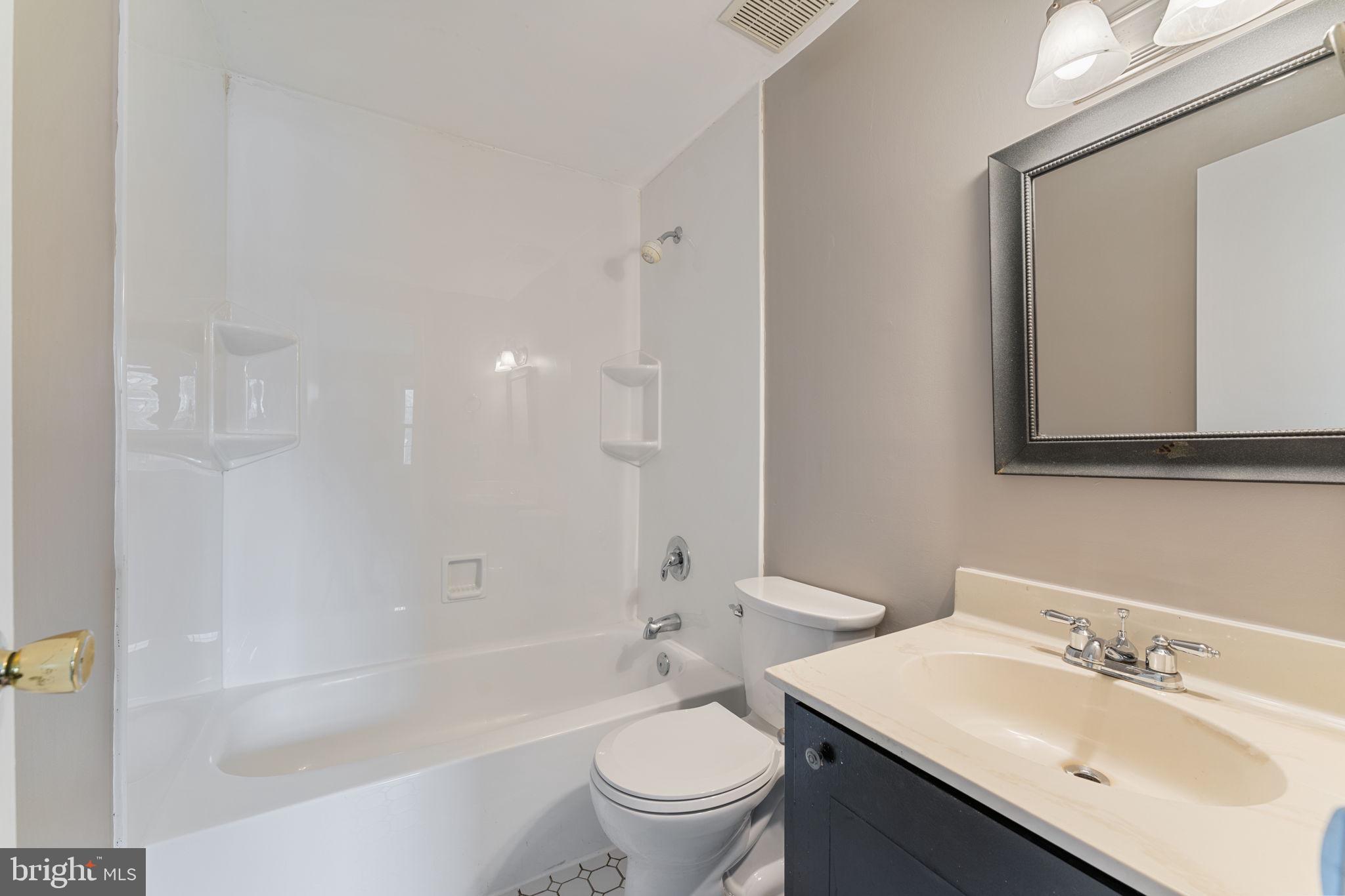 CROFTON SQUARE - Residential Lease