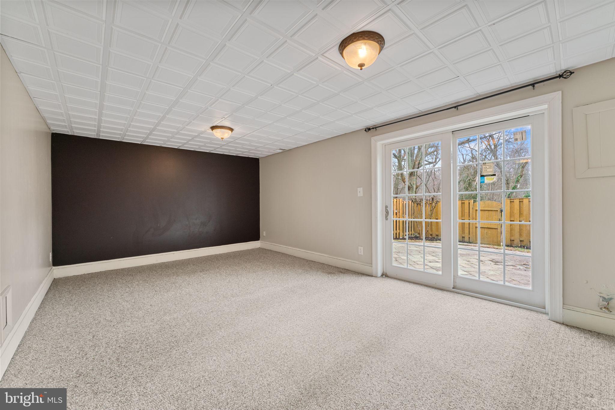 CROFTON SQUARE - Residential Lease