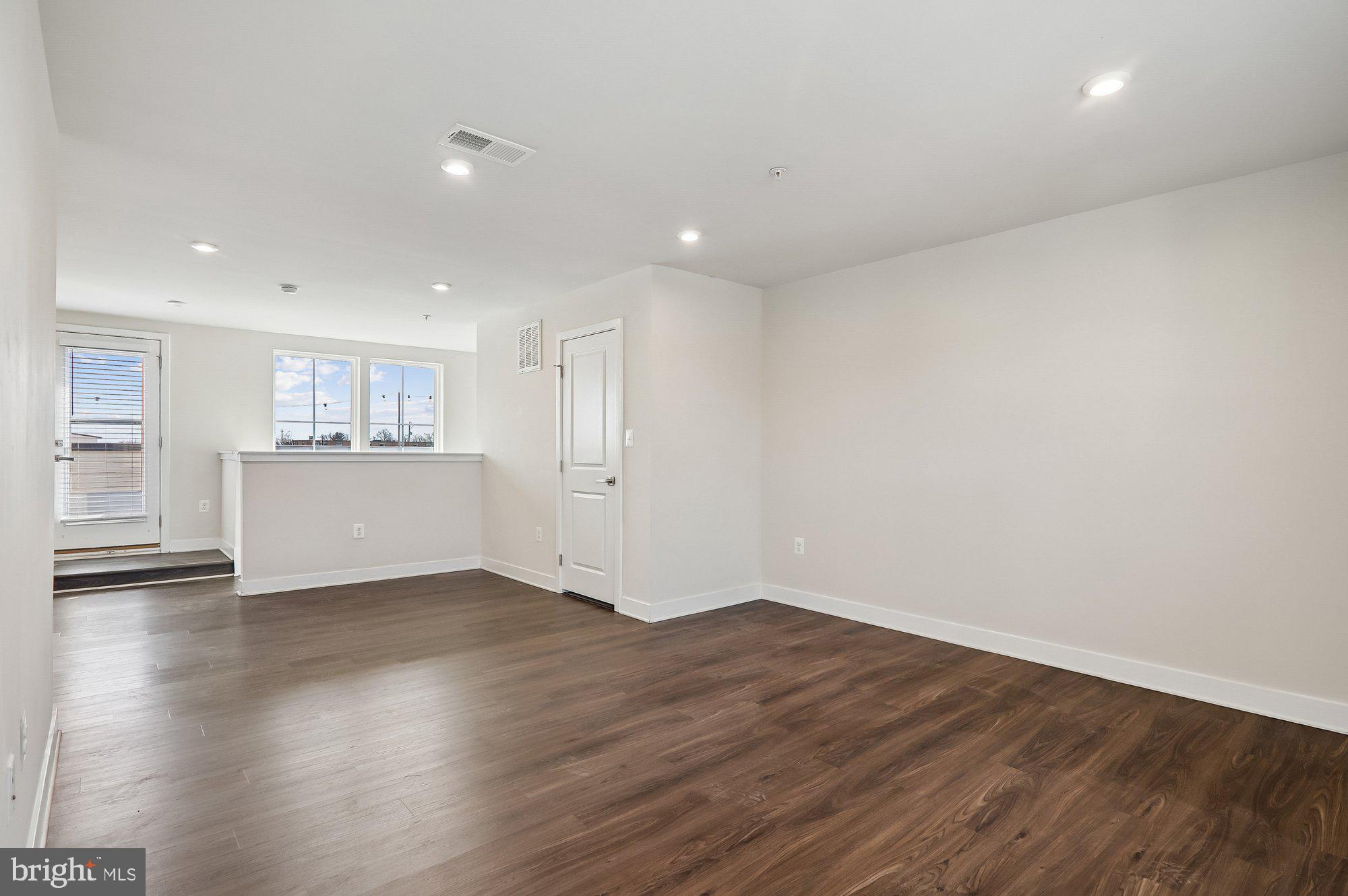 VILLAGE OF TOWNE SQUARE - Residential