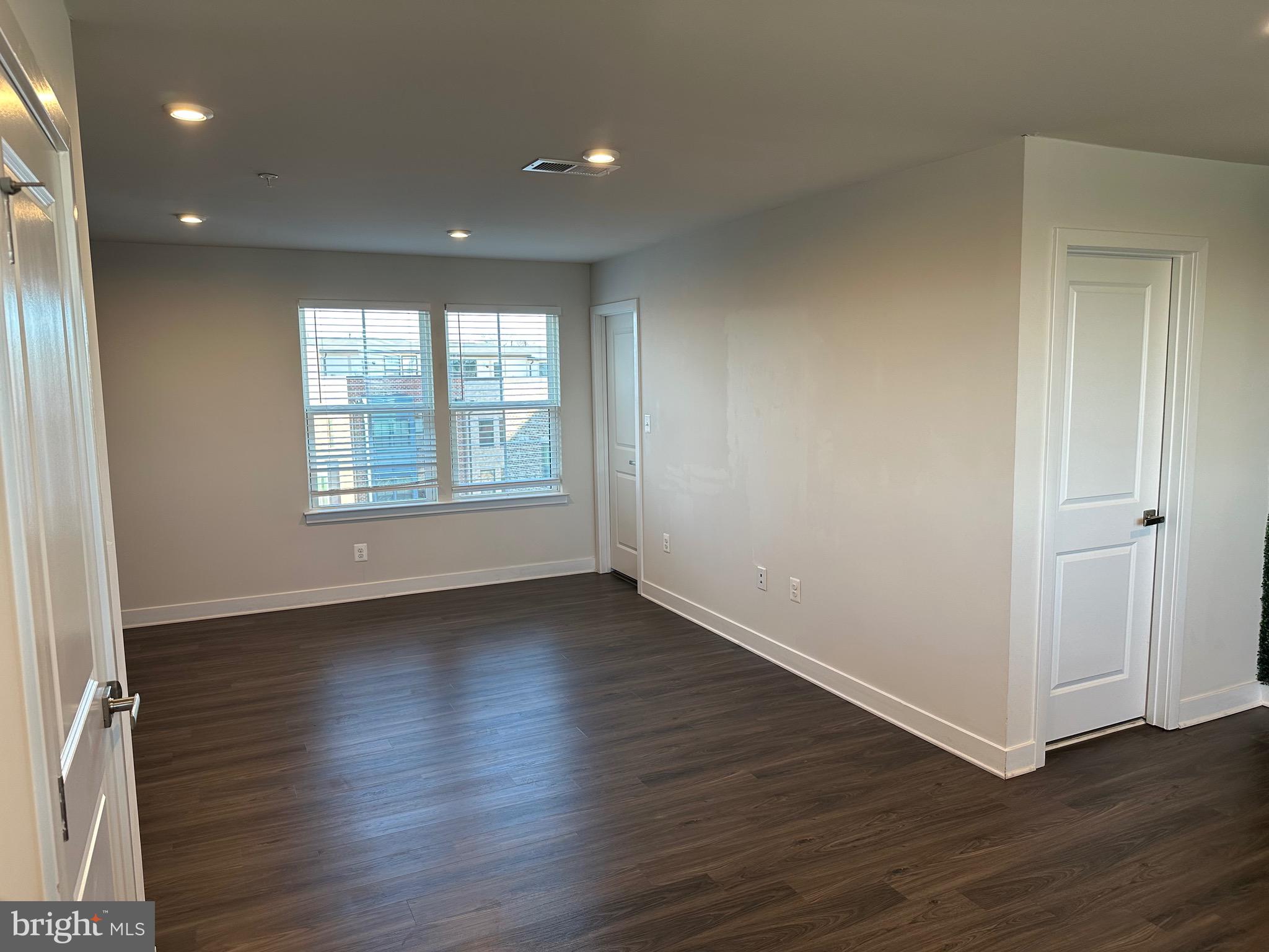 VILLAGE OF TOWNE SQUARE - Residential