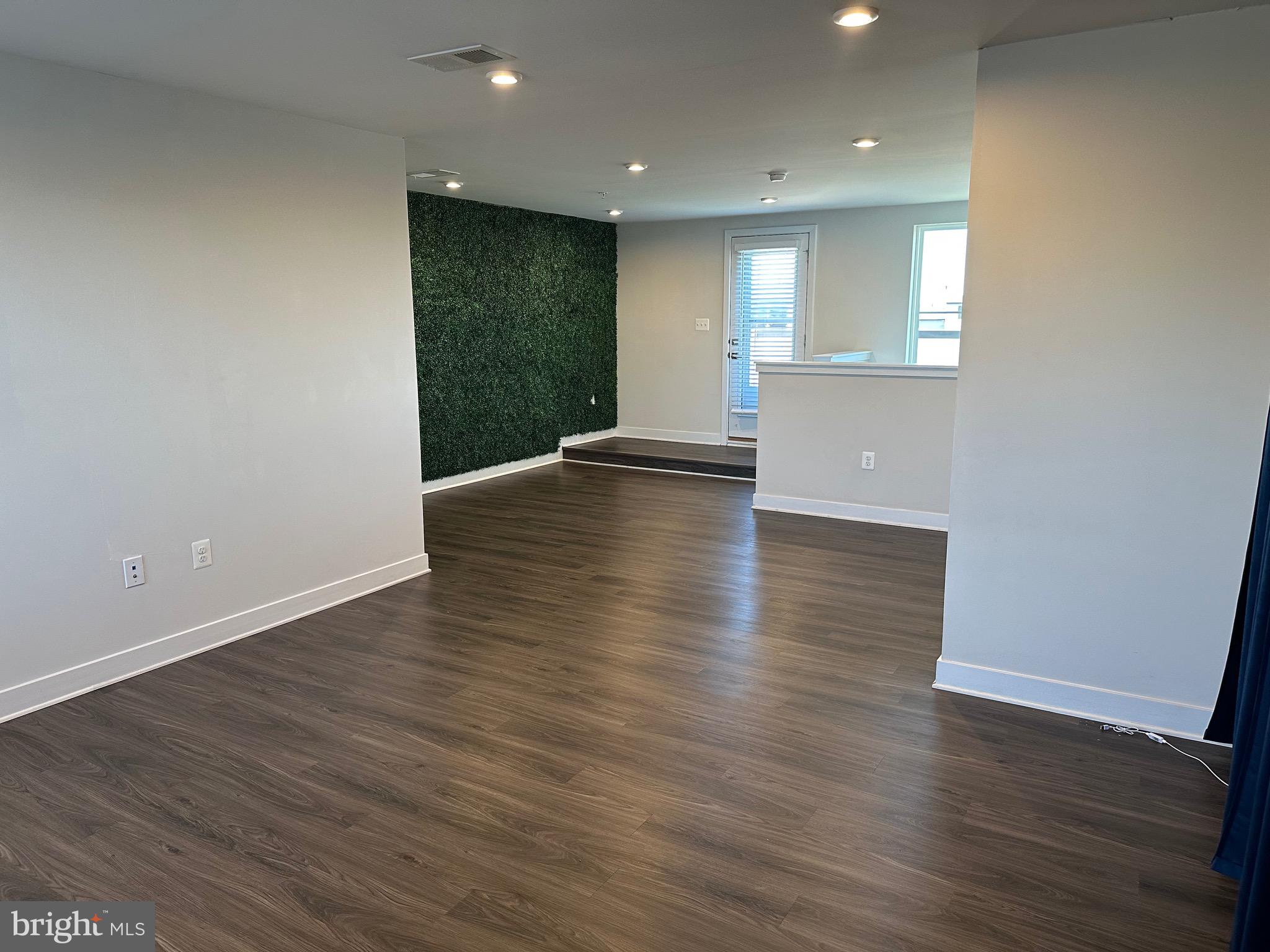 VILLAGE OF TOWNE SQUARE - Residential