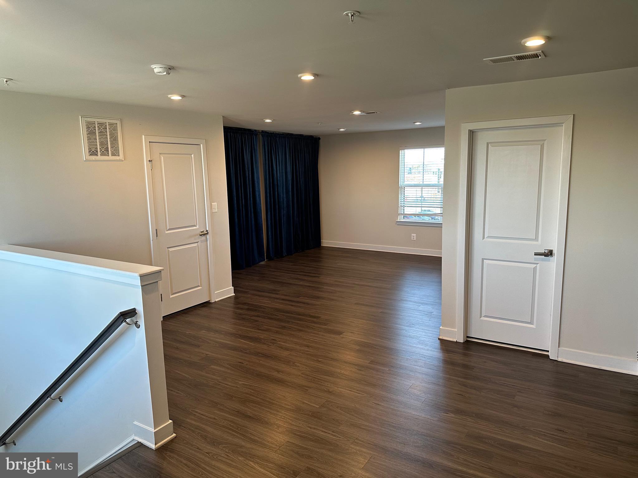 VILLAGE OF TOWNE SQUARE - Residential