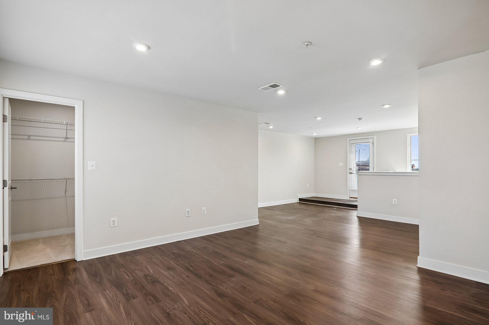 VILLAGE OF TOWNE SQUARE - Residential