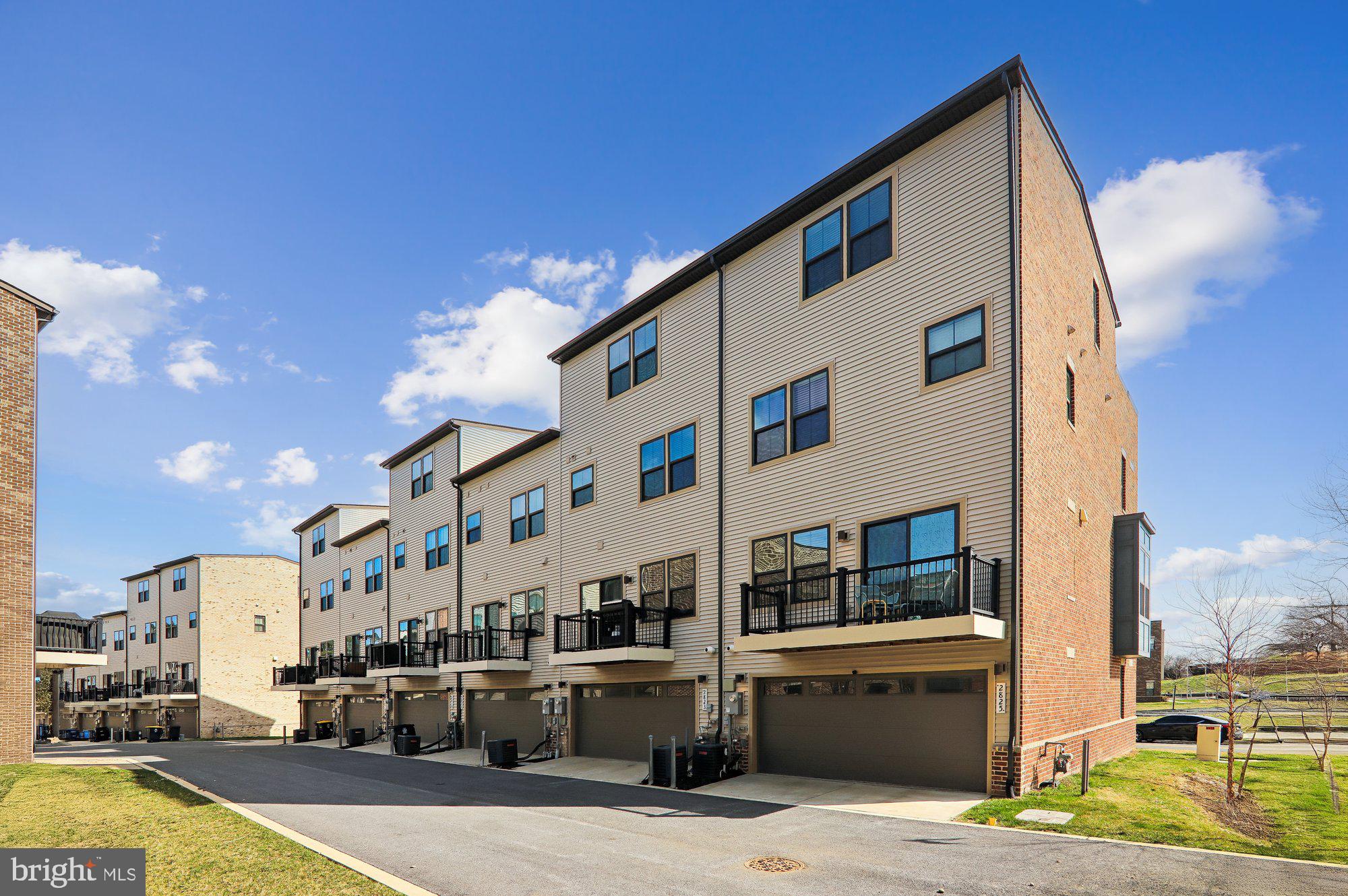 VILLAGE OF TOWNE SQUARE - Residential