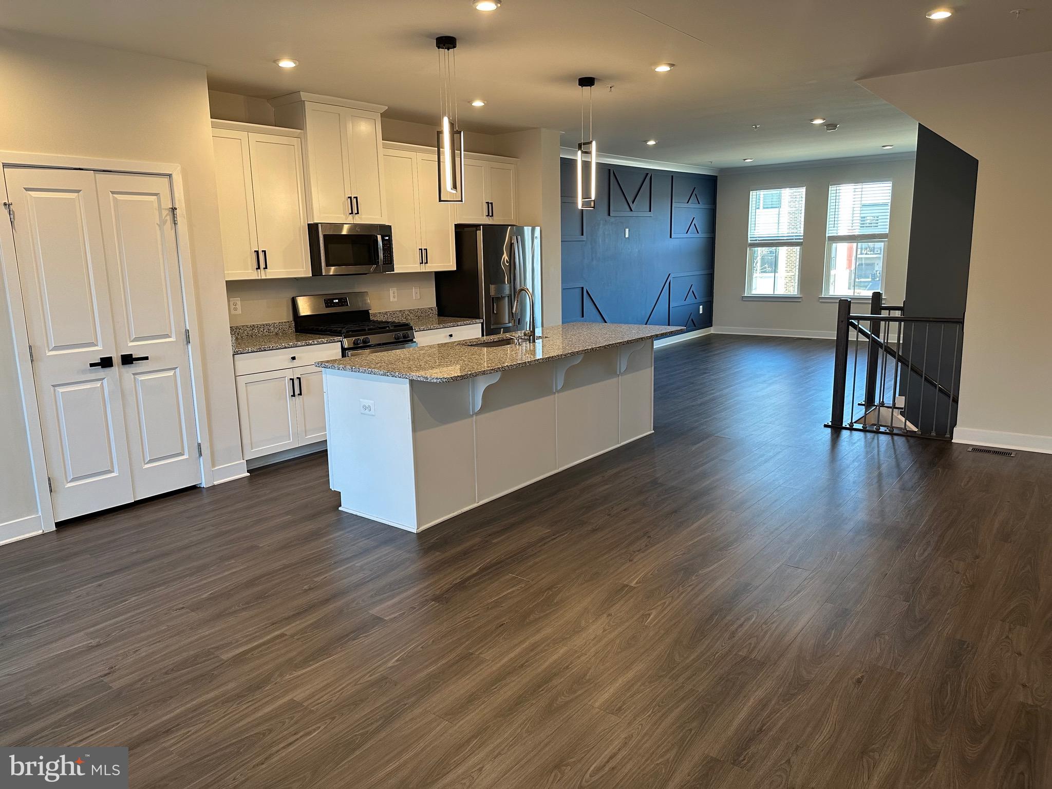 VILLAGE OF TOWNE SQUARE - Residential