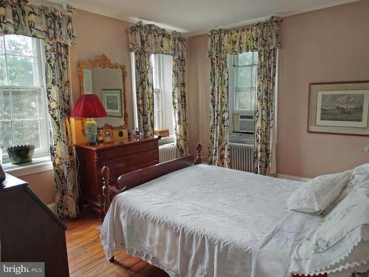 CHESTNUT HILL - Residential
