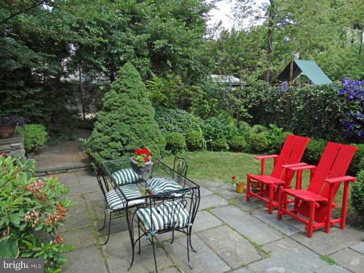 CHESTNUT HILL - Residential
