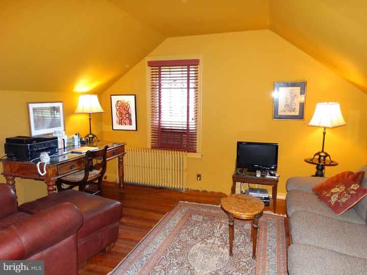 CHESTNUT HILL - Residential