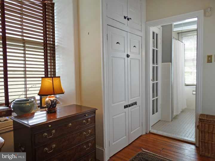CHESTNUT HILL - Residential