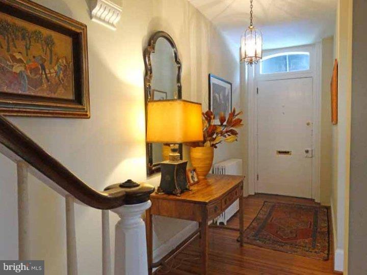 CHESTNUT HILL - Residential
