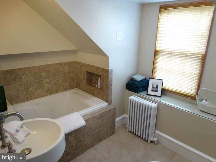 CHESTNUT HILL - Residential
