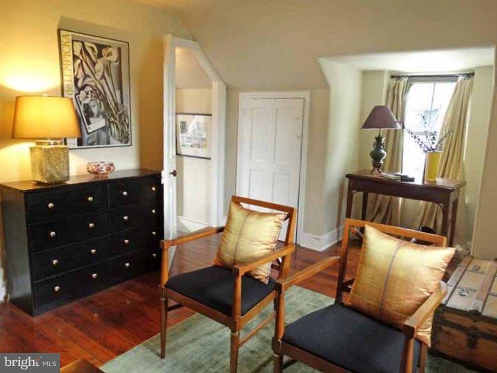 CHESTNUT HILL - Residential