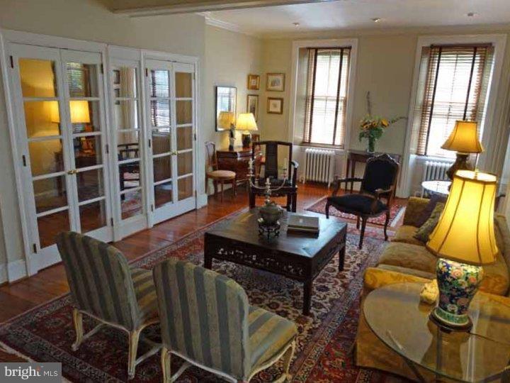 CHESTNUT HILL - Residential