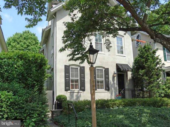 CHESTNUT HILL - Residential