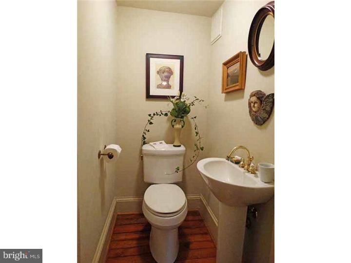CHESTNUT HILL - Residential