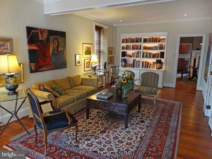 CHESTNUT HILL - Residential
