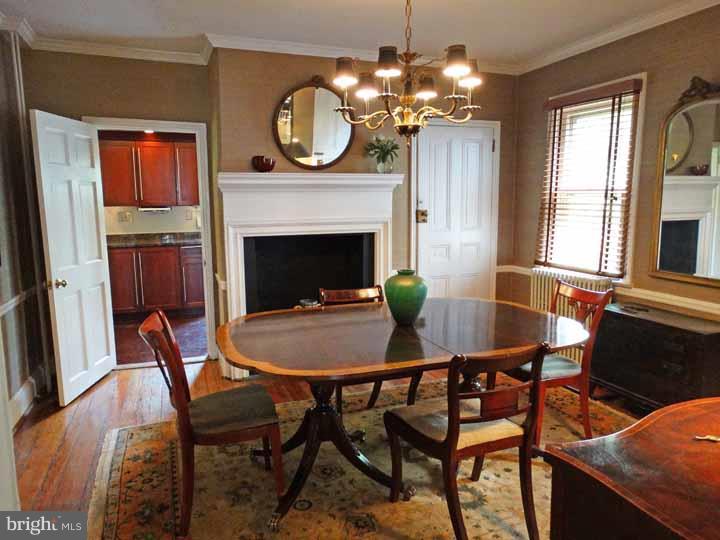 CHESTNUT HILL - Residential