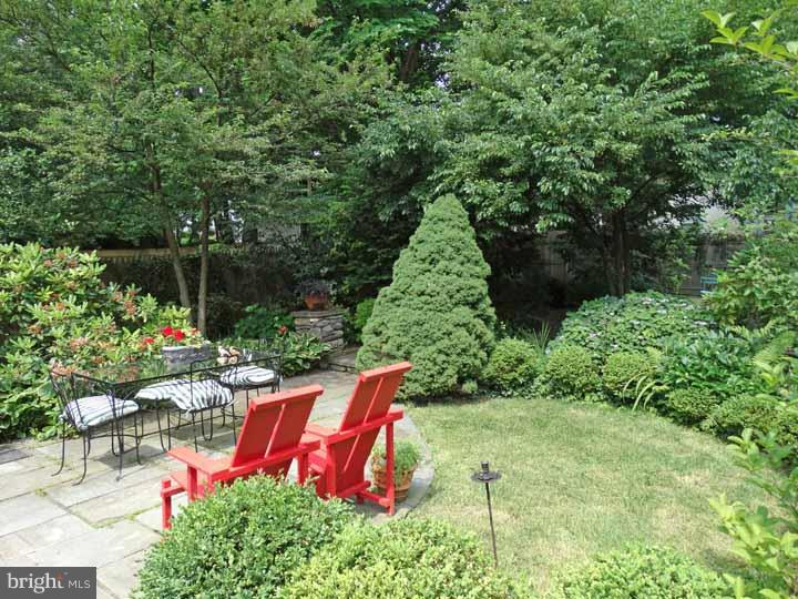 CHESTNUT HILL - Residential