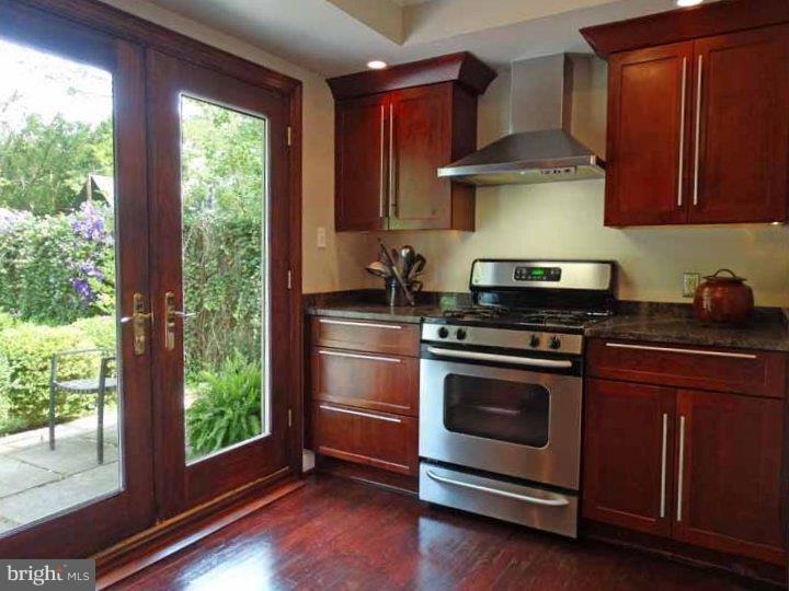 CHESTNUT HILL - Residential