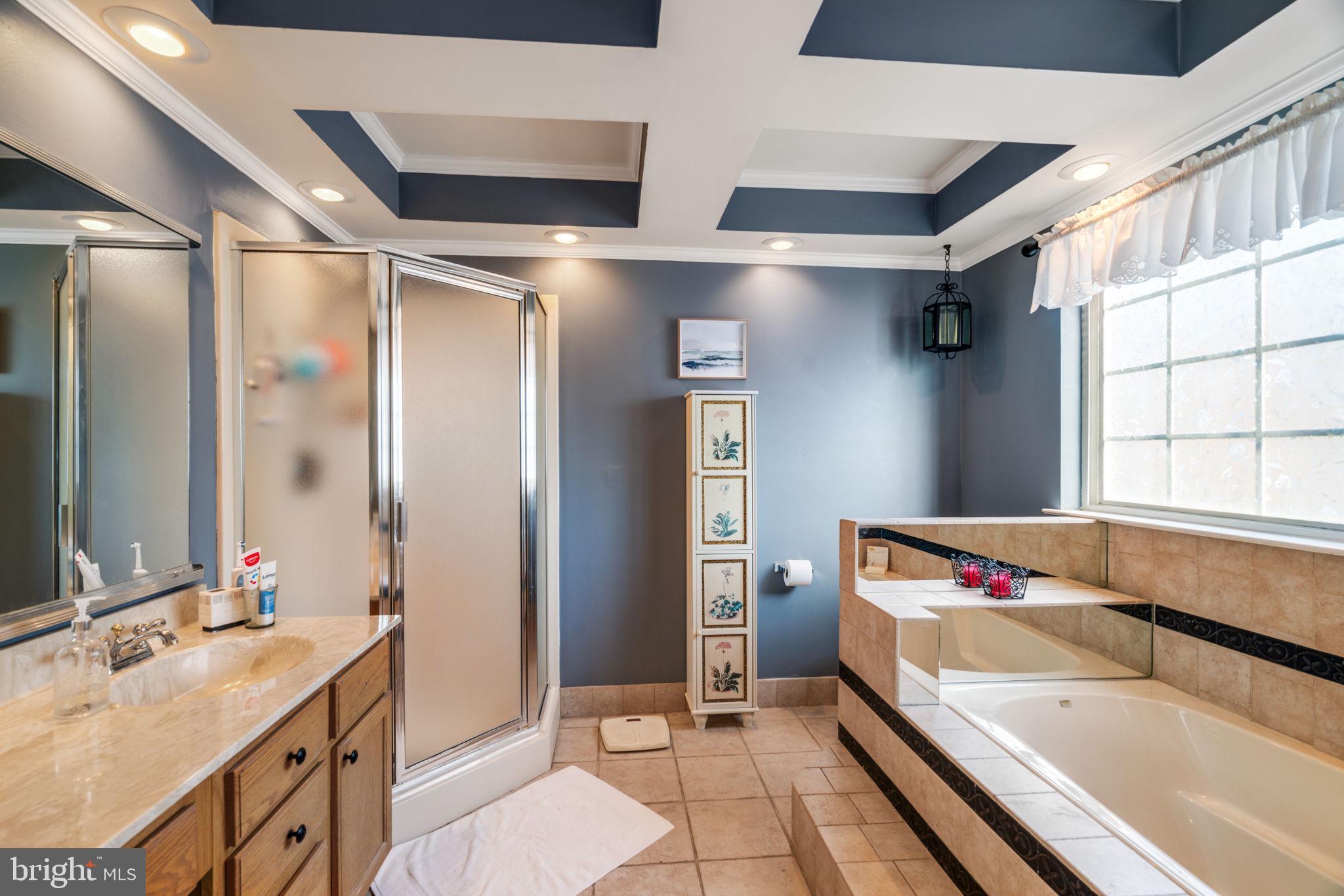 COUNTRY ROADS - Residential