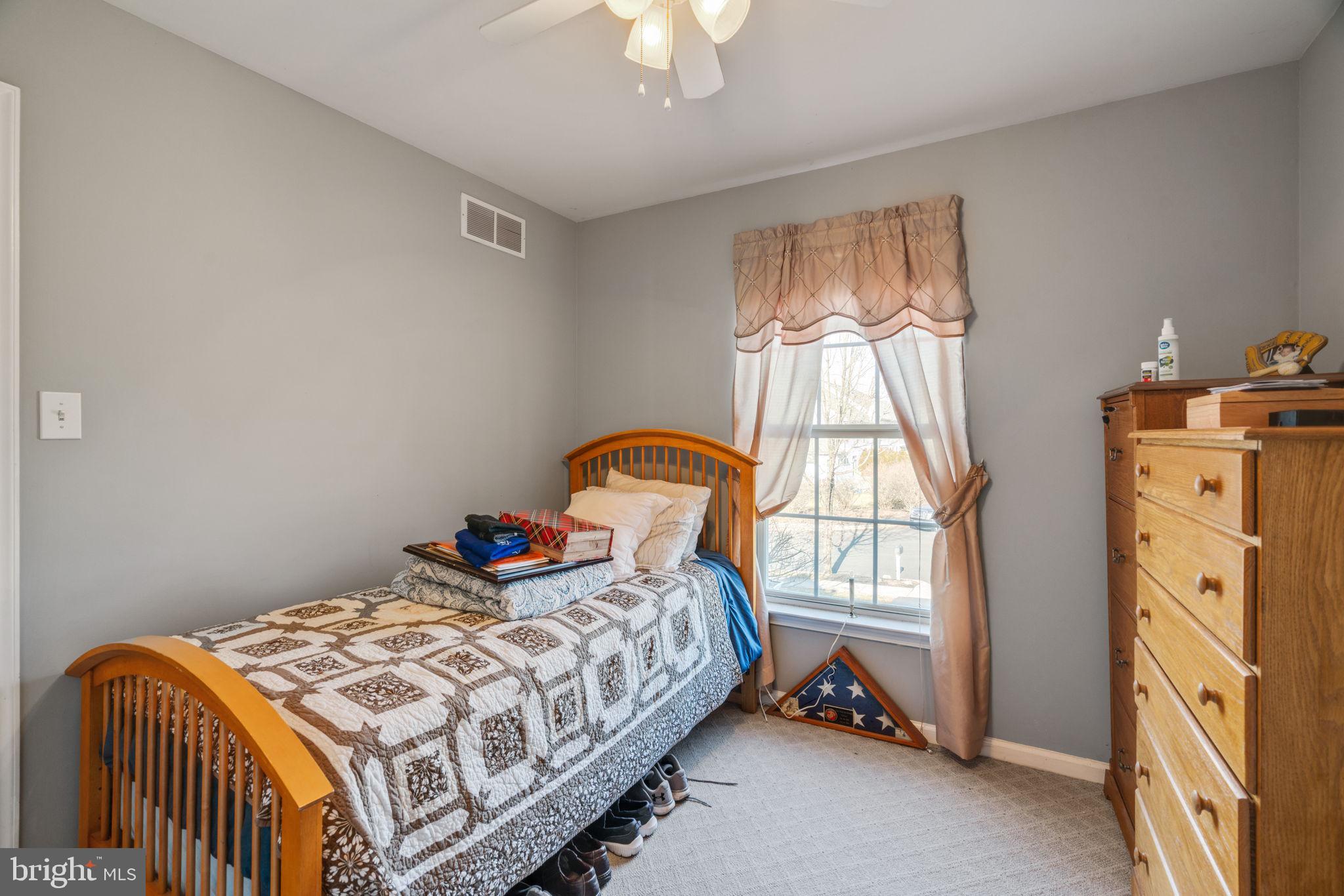 COUNTRY ROADS - Residential