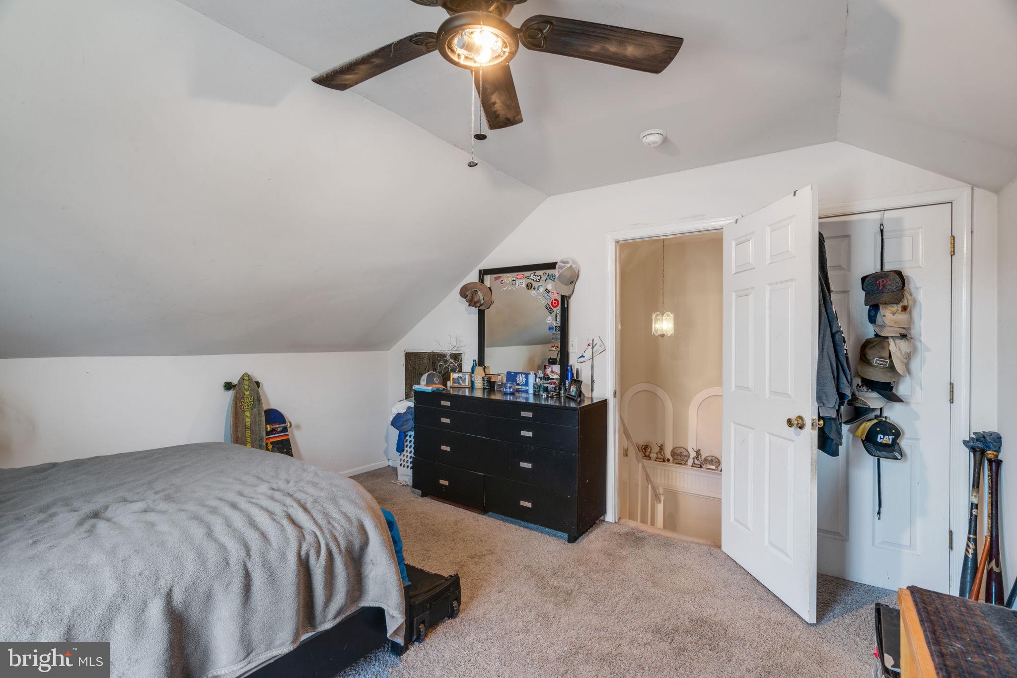 COUNTRY ROADS - Residential