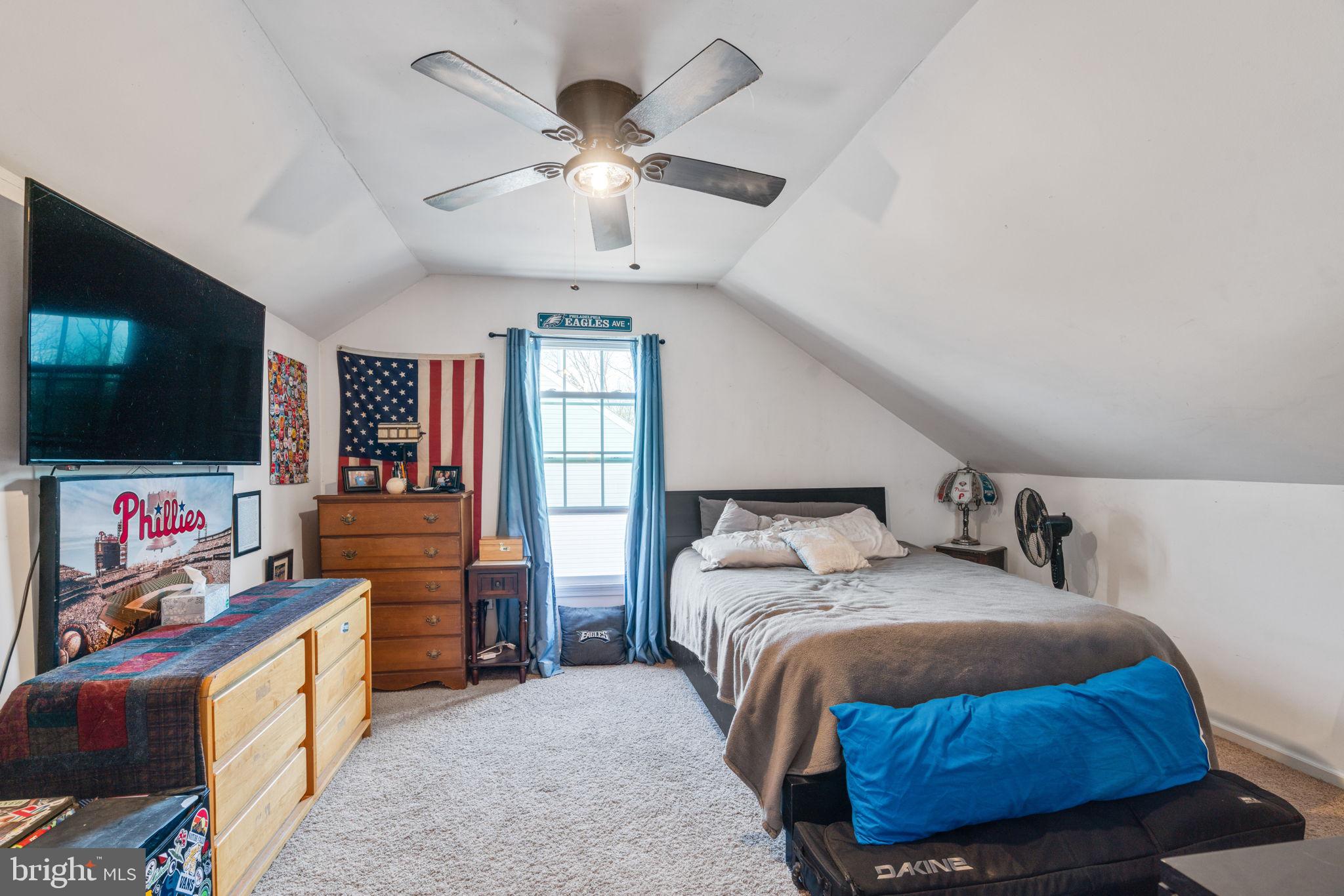 COUNTRY ROADS - Residential