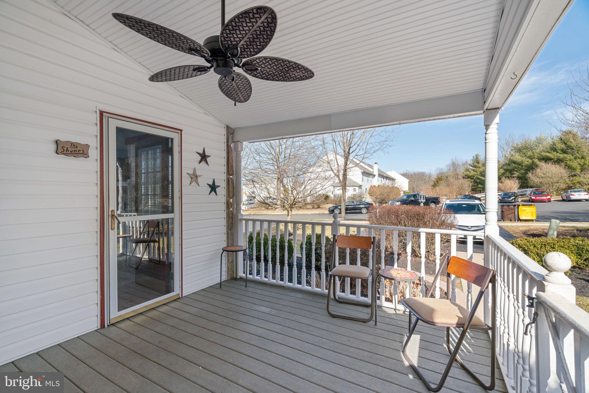 COUNTRY ROADS - Residential