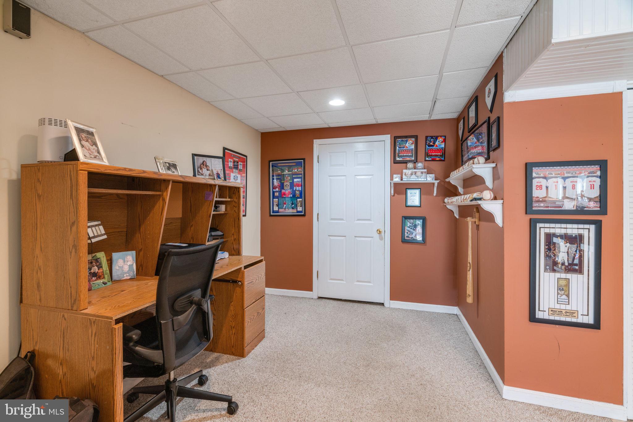 COUNTRY ROADS - Residential