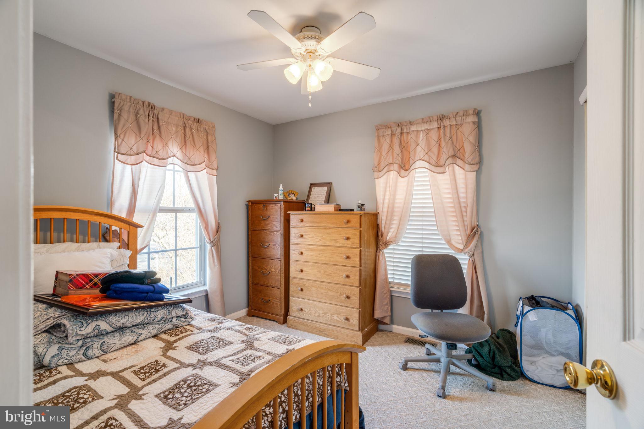 COUNTRY ROADS - Residential