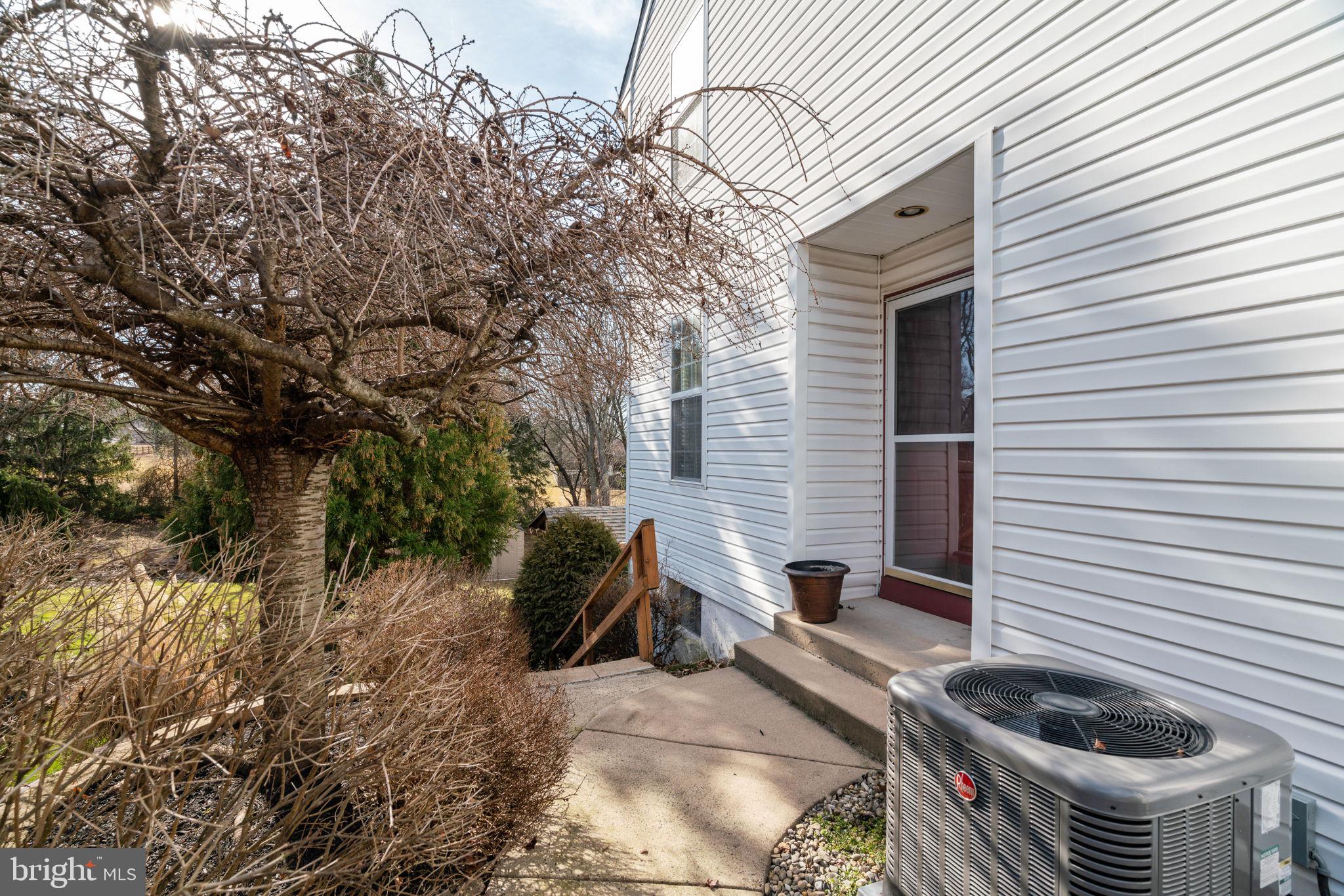 COUNTRY ROADS - Residential