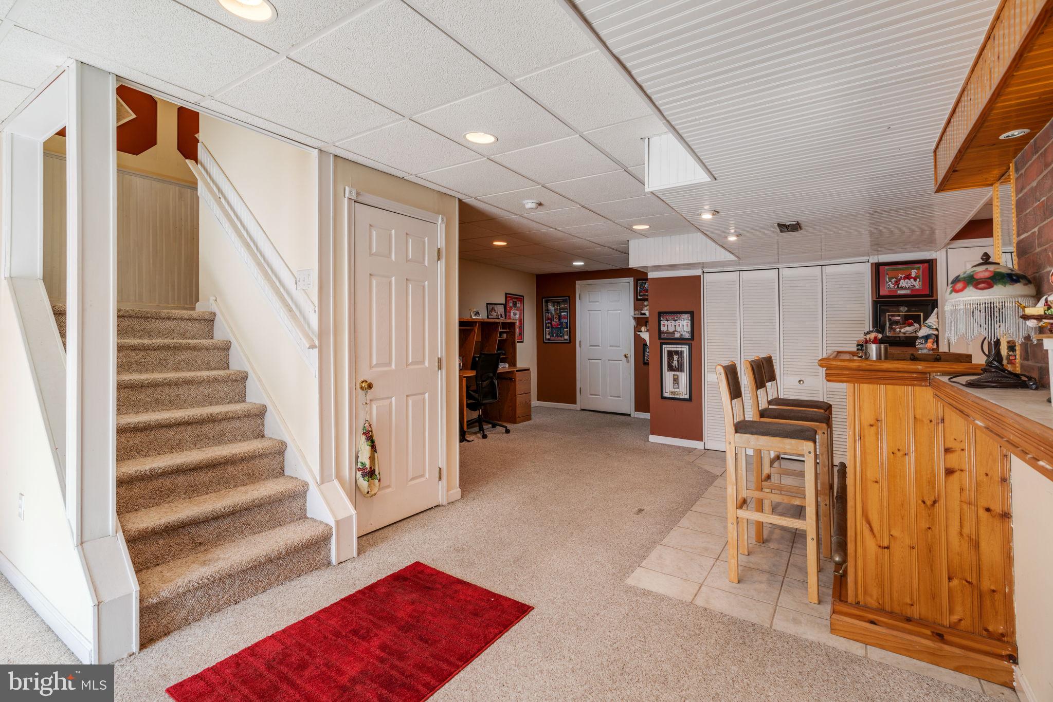 COUNTRY ROADS - Residential