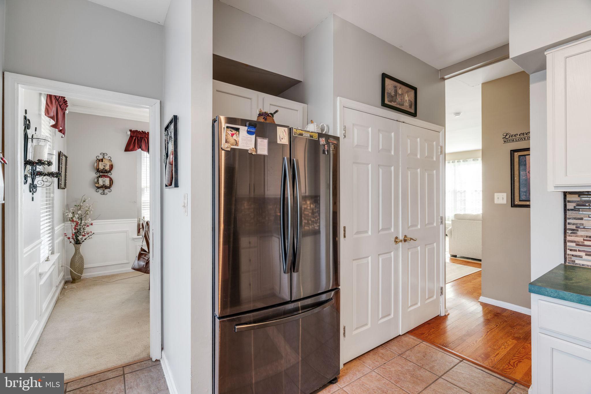 COUNTRY ROADS - Residential