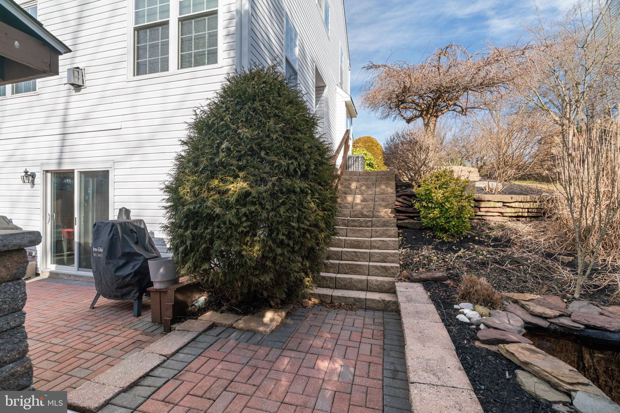 COUNTRY ROADS - Residential