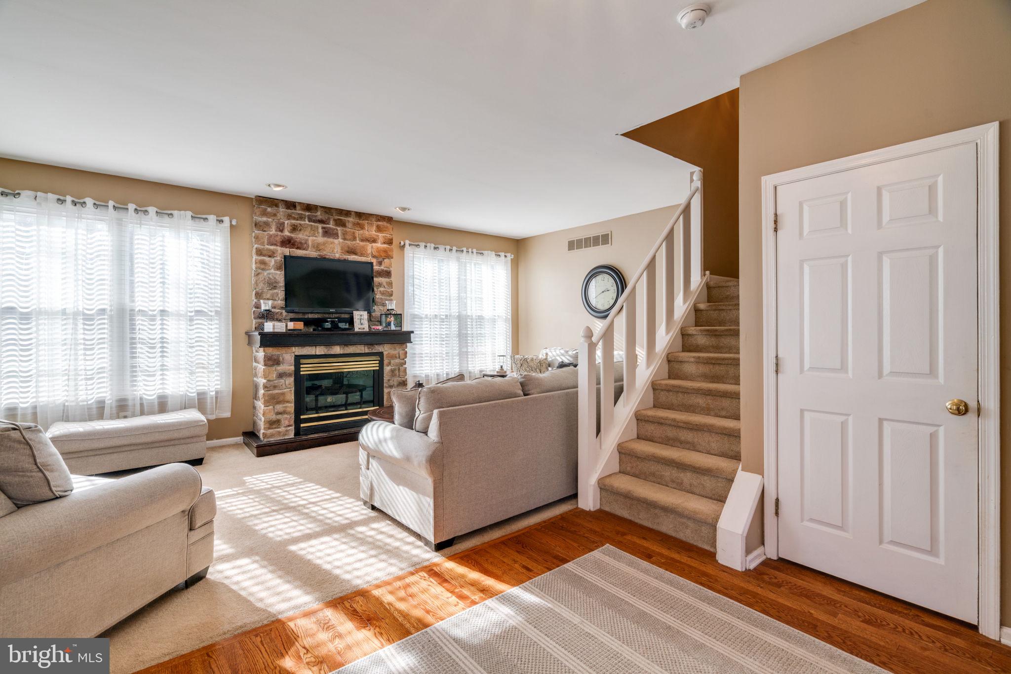 COUNTRY ROADS - Residential