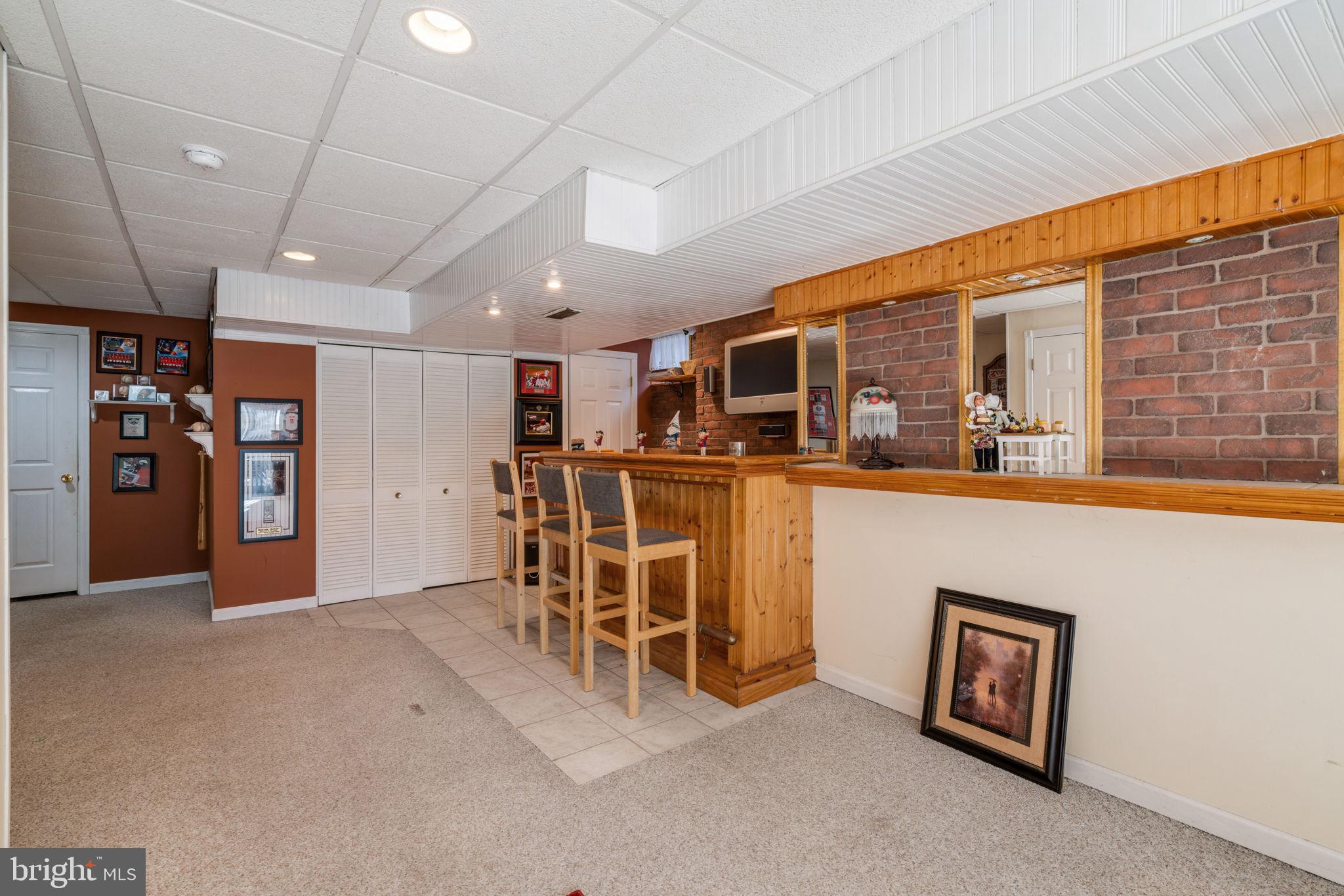 COUNTRY ROADS - Residential