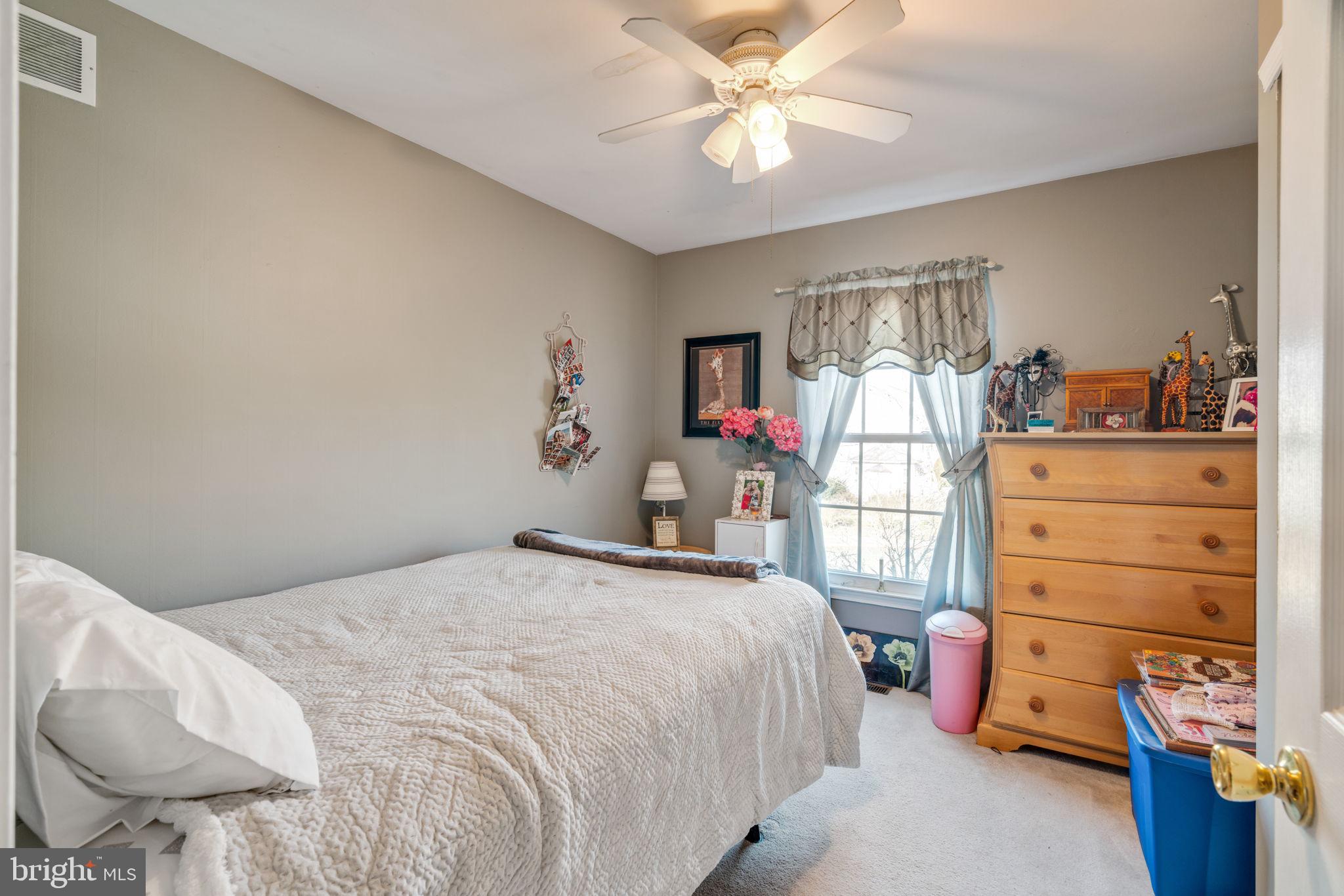 COUNTRY ROADS - Residential