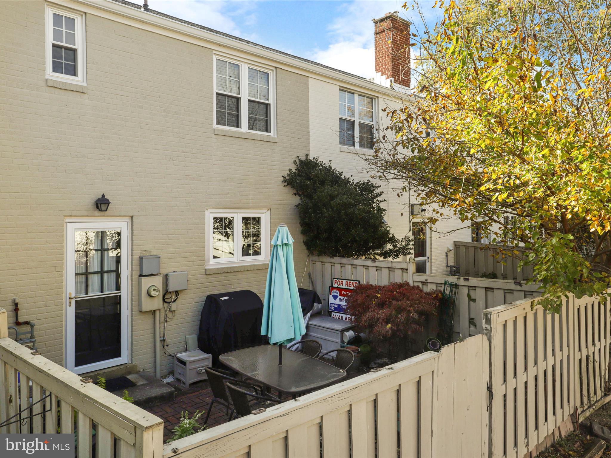 FAIRLINGTON TOWNE - Residential Lease