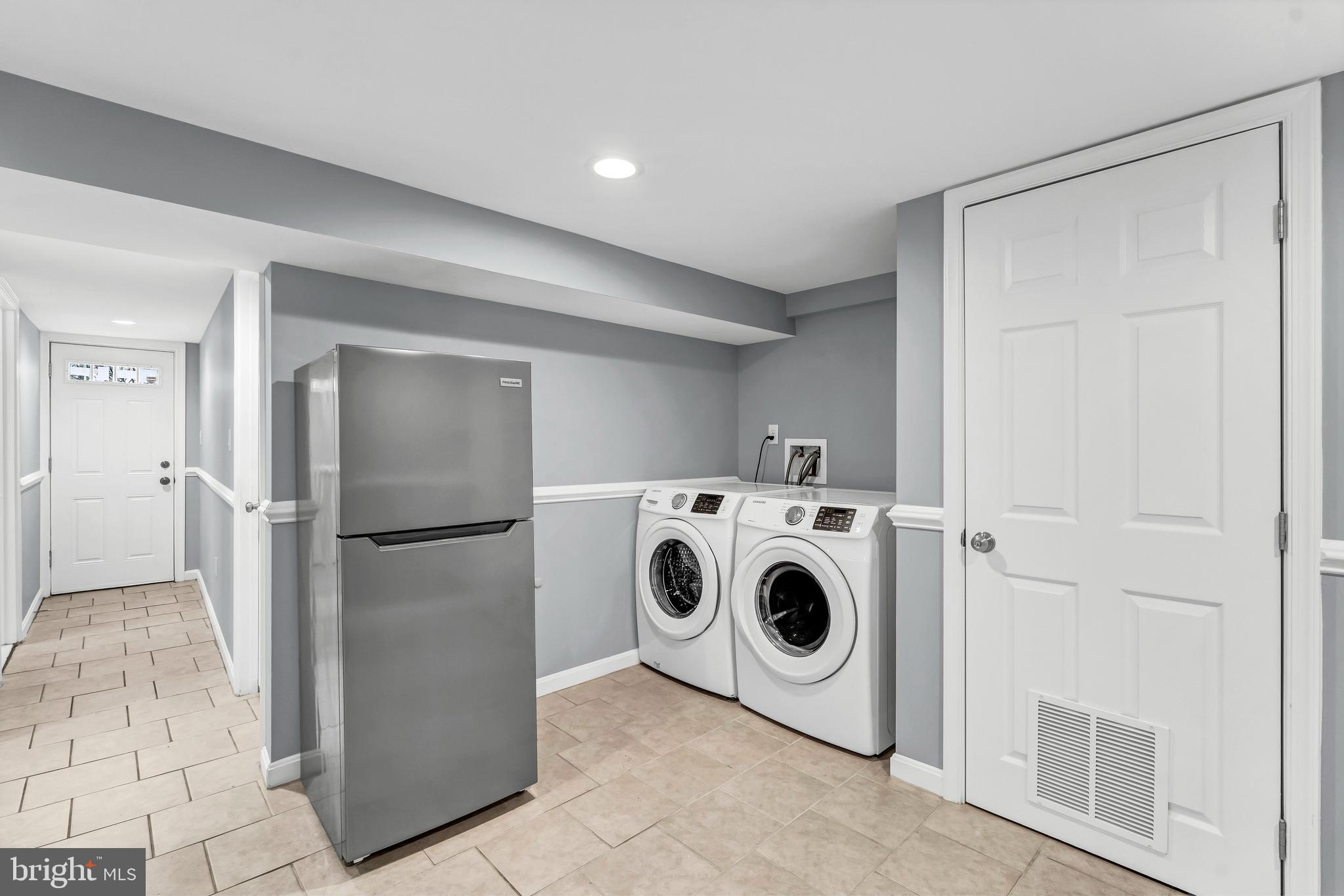 RIVERDALE - Residential