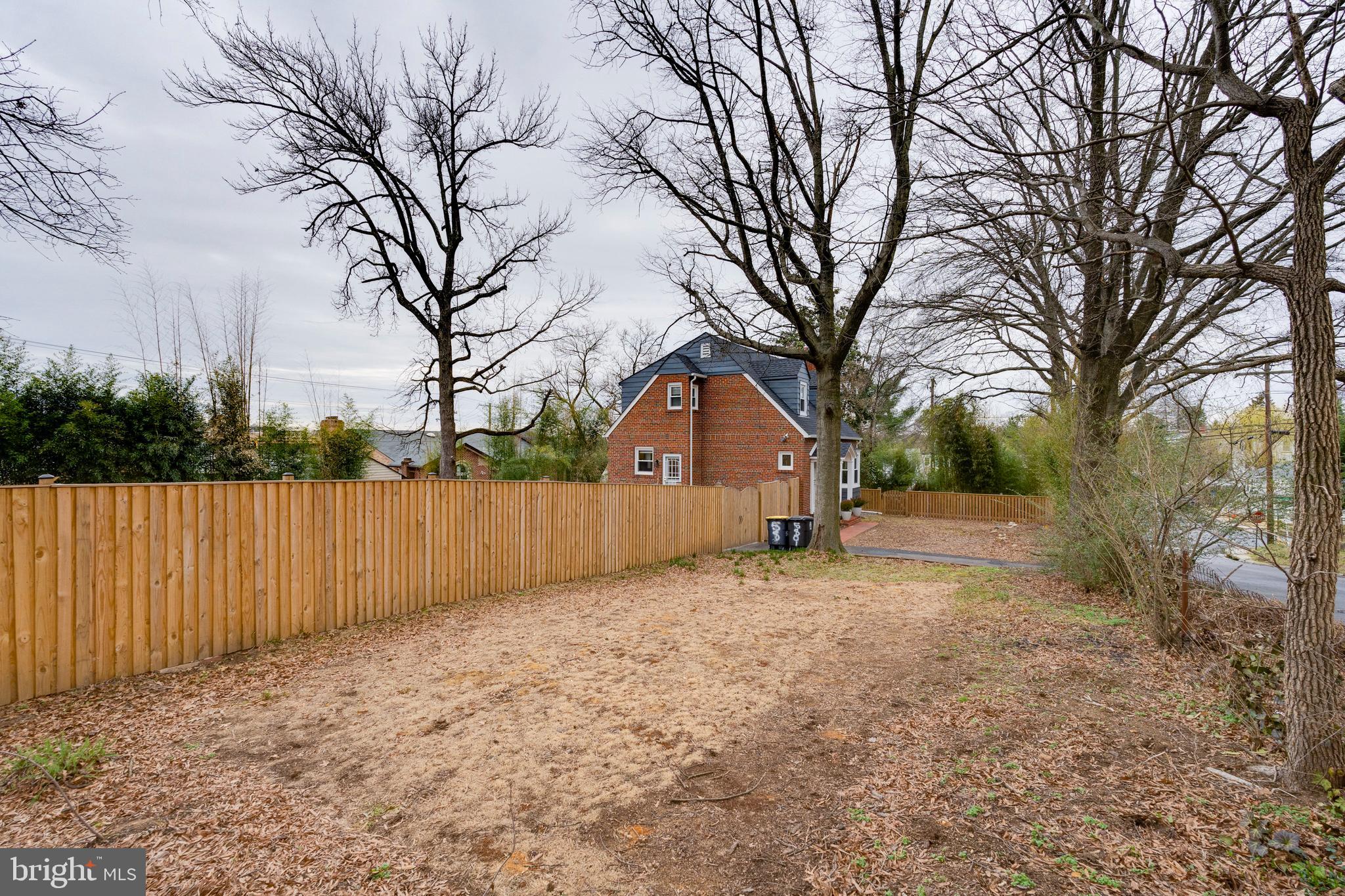 RIVERDALE - Residential