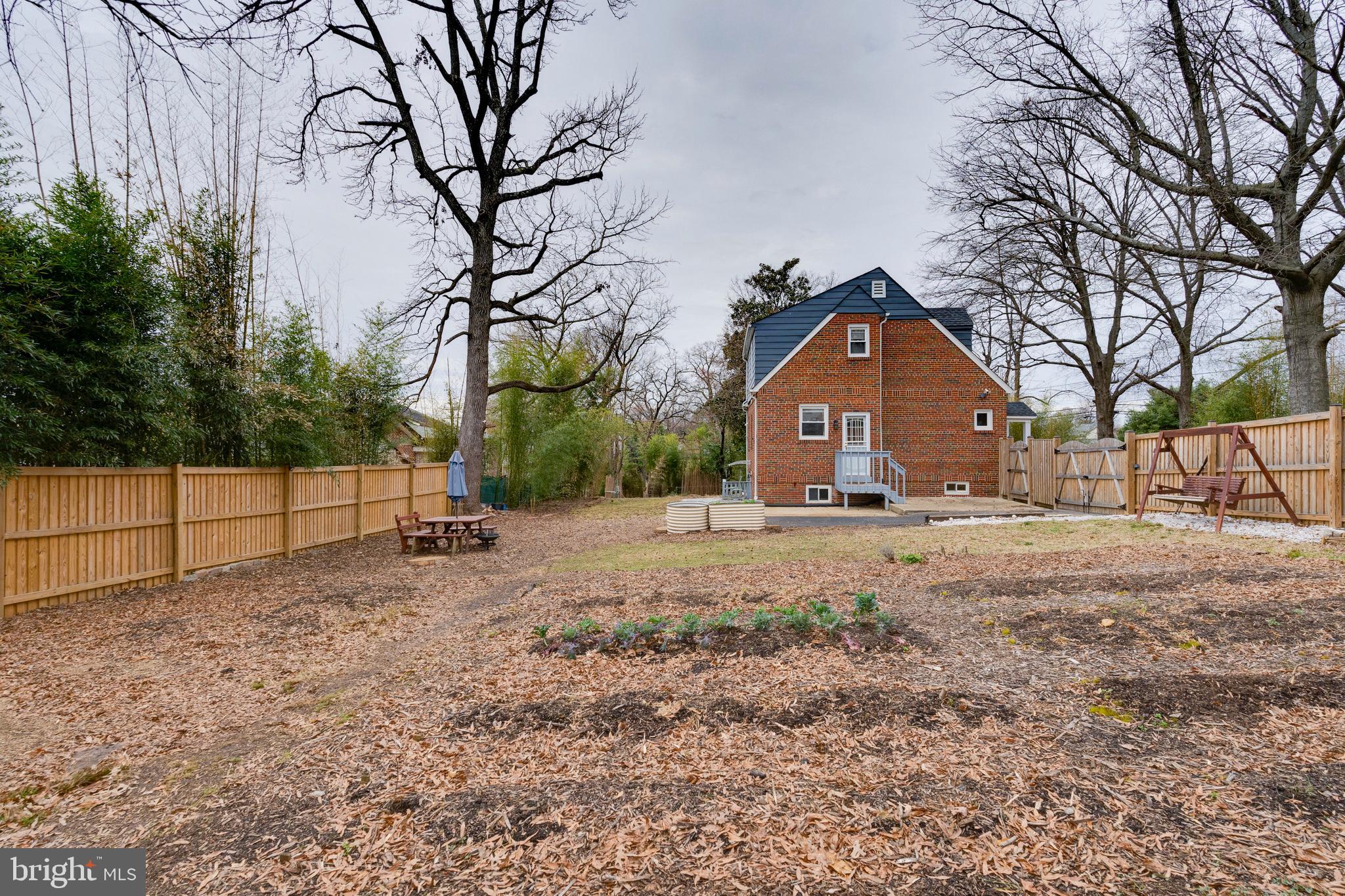 RIVERDALE - Residential