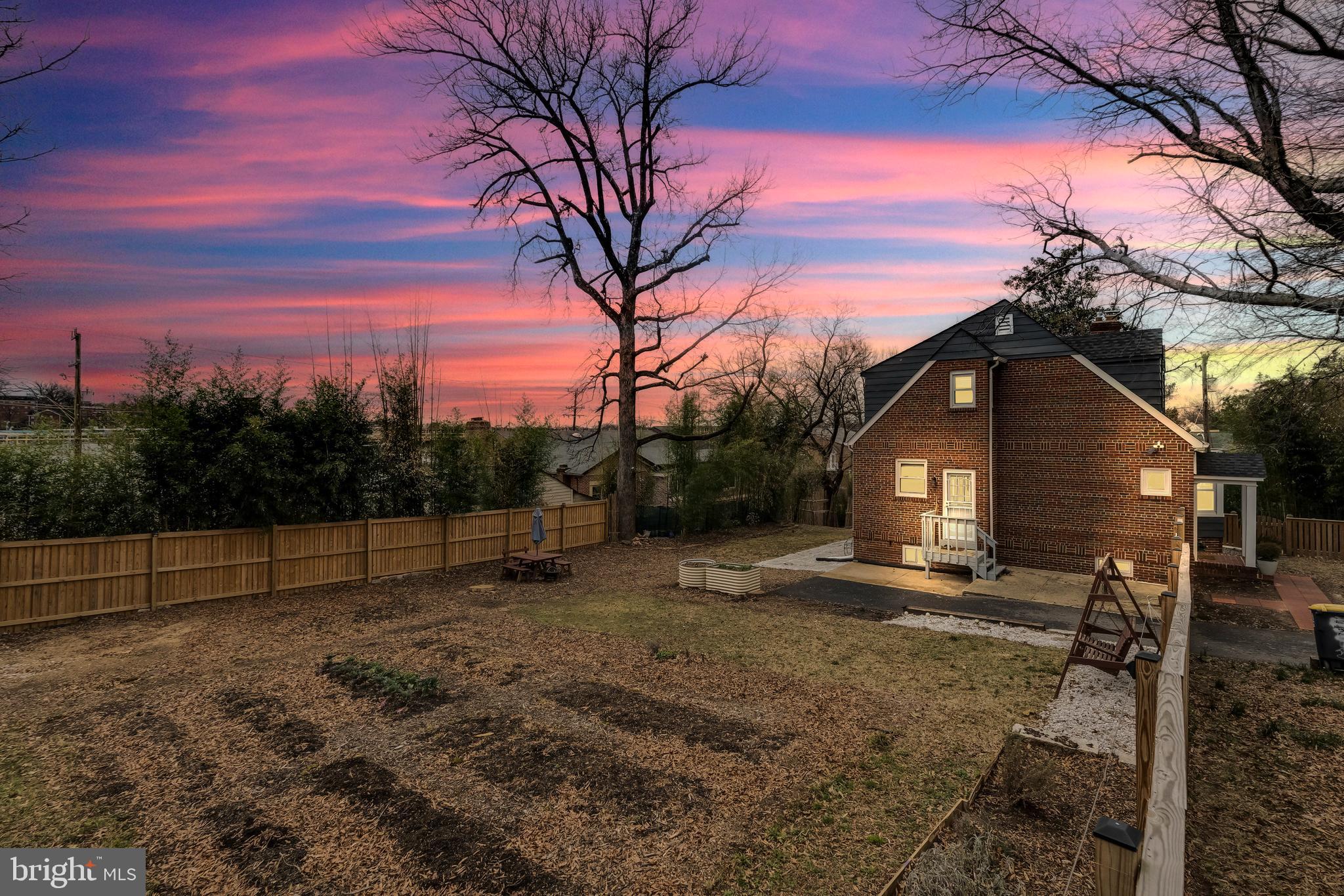 RIVERDALE - Residential