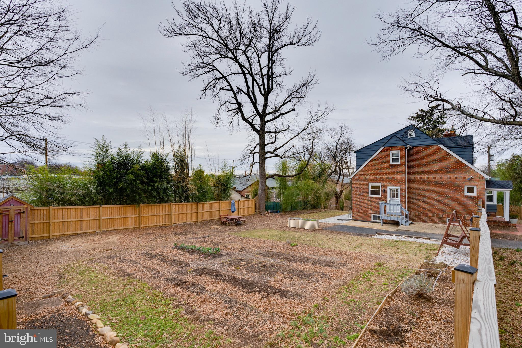 RIVERDALE - Residential