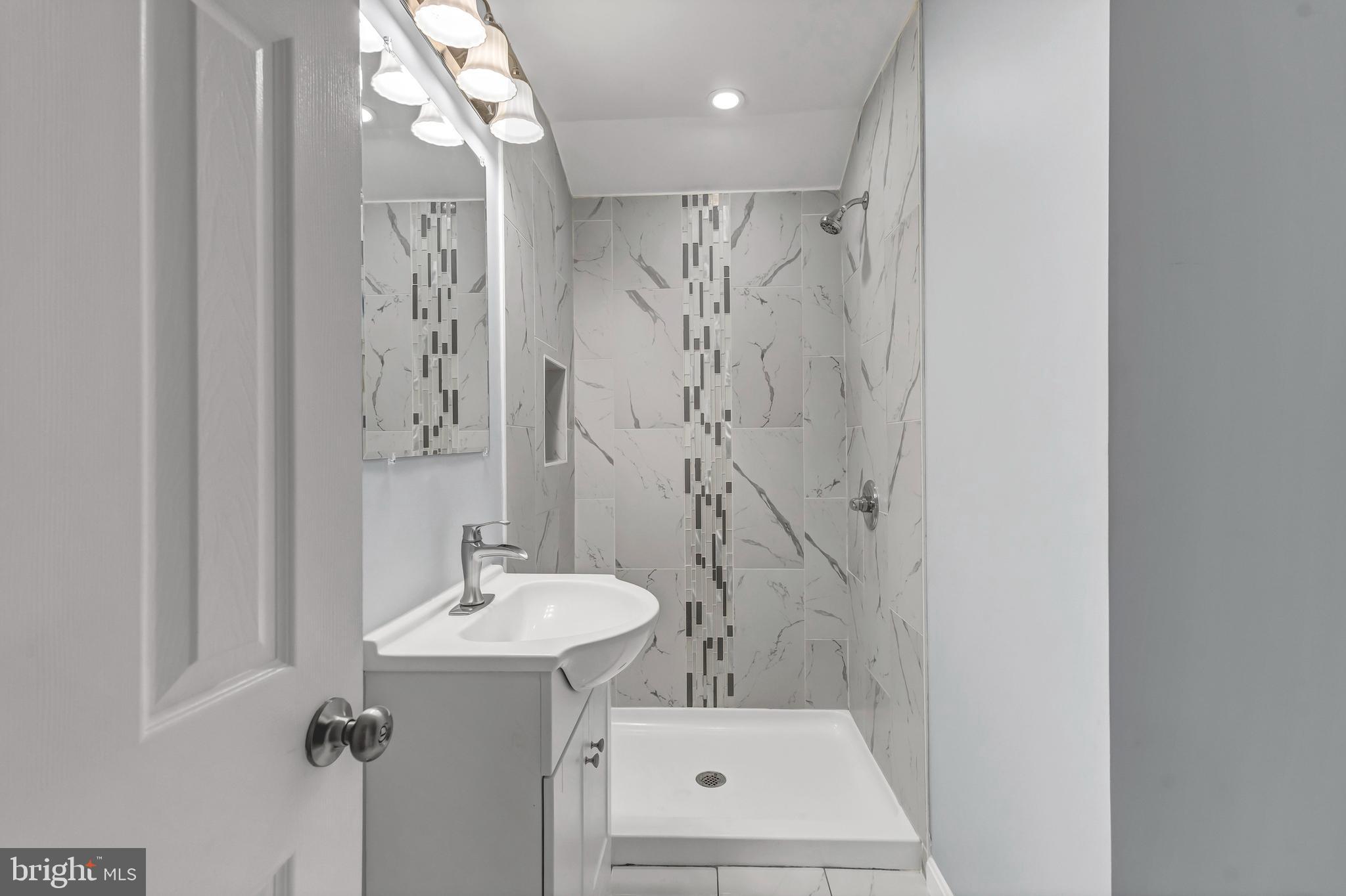 RIVERDALE - Residential