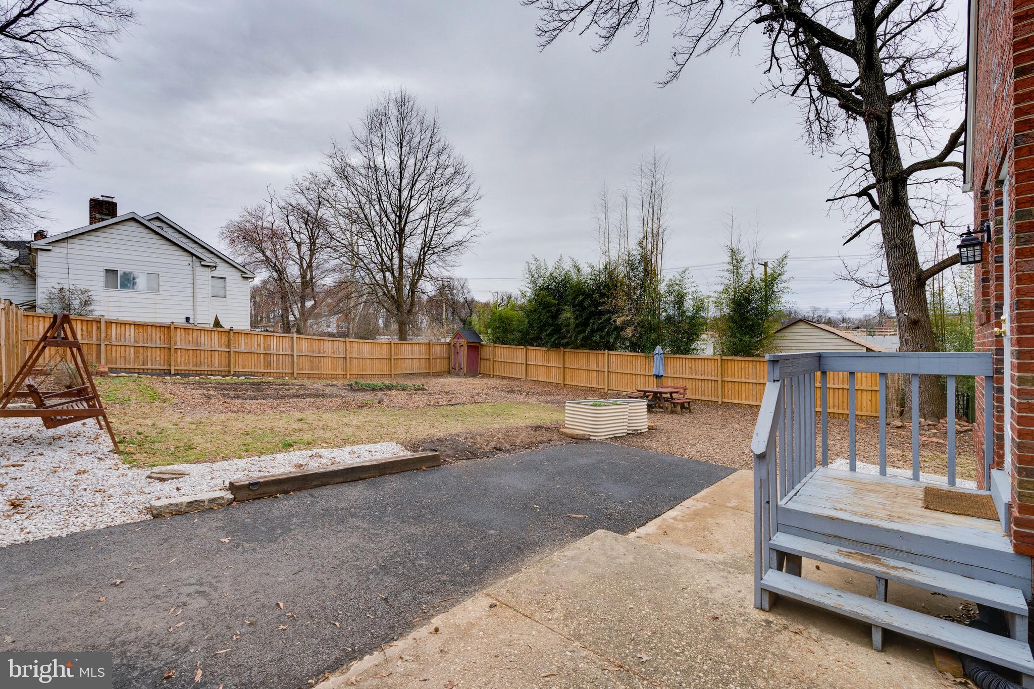 RIVERDALE - Residential