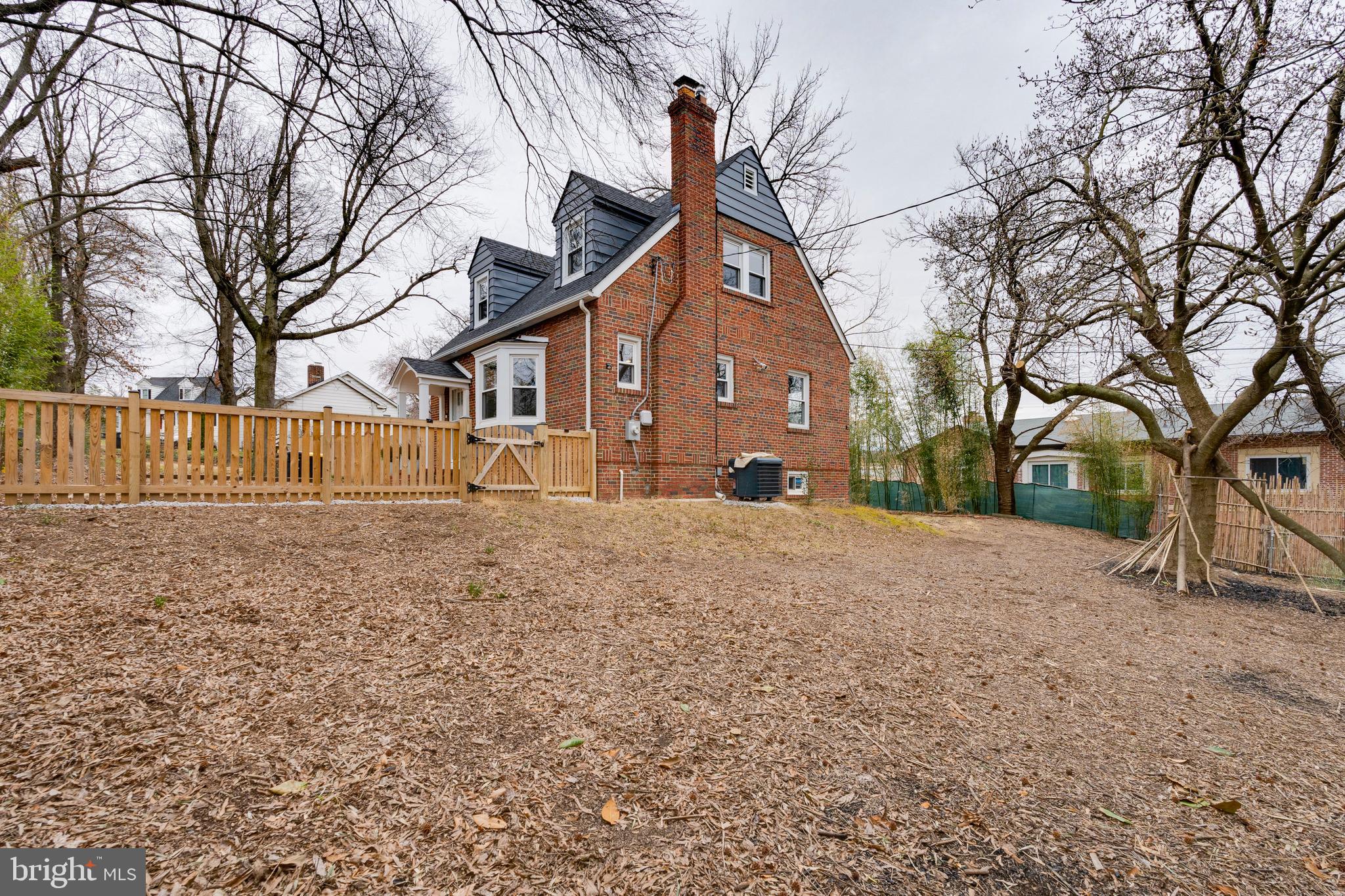 RIVERDALE - Residential