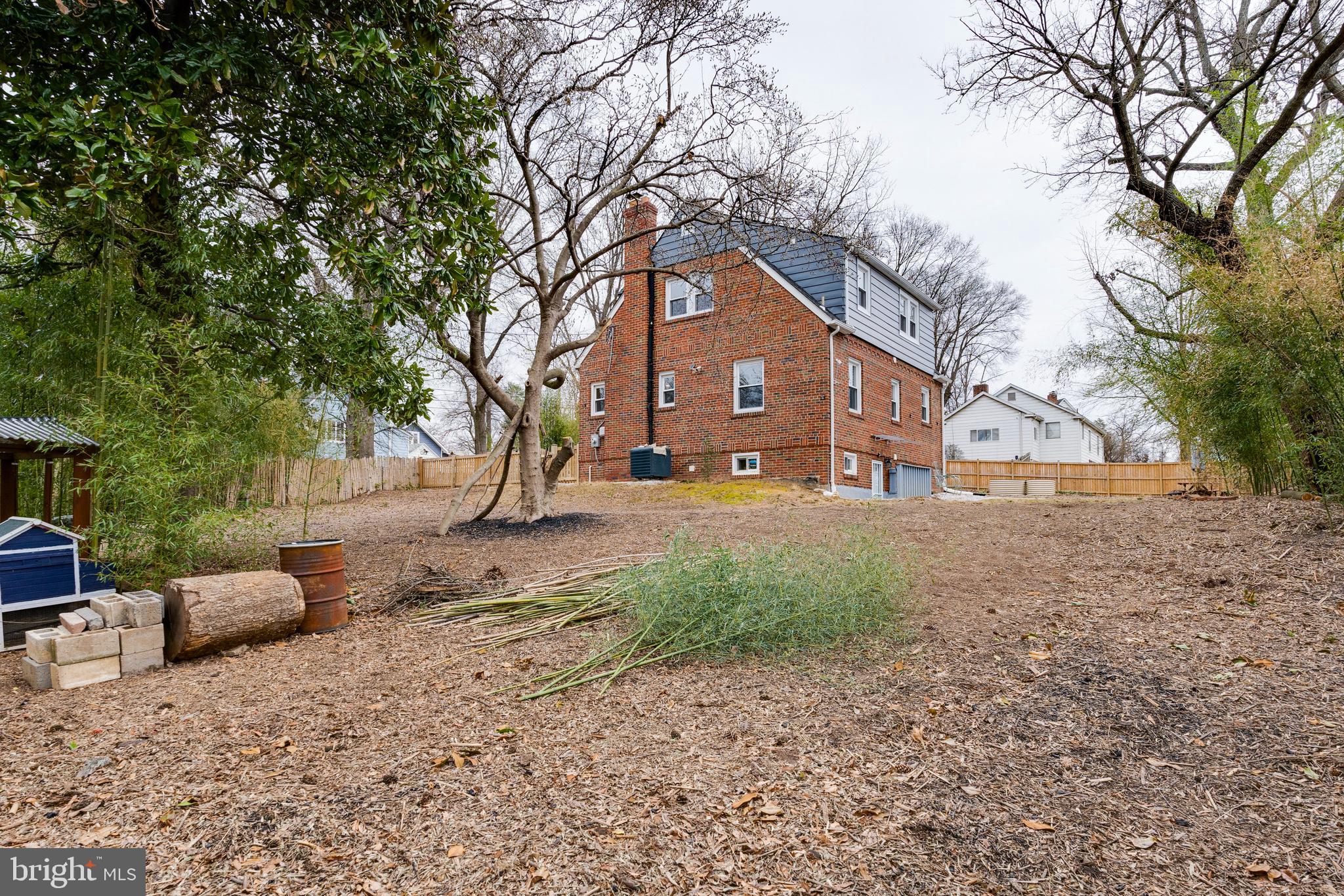 RIVERDALE - Residential