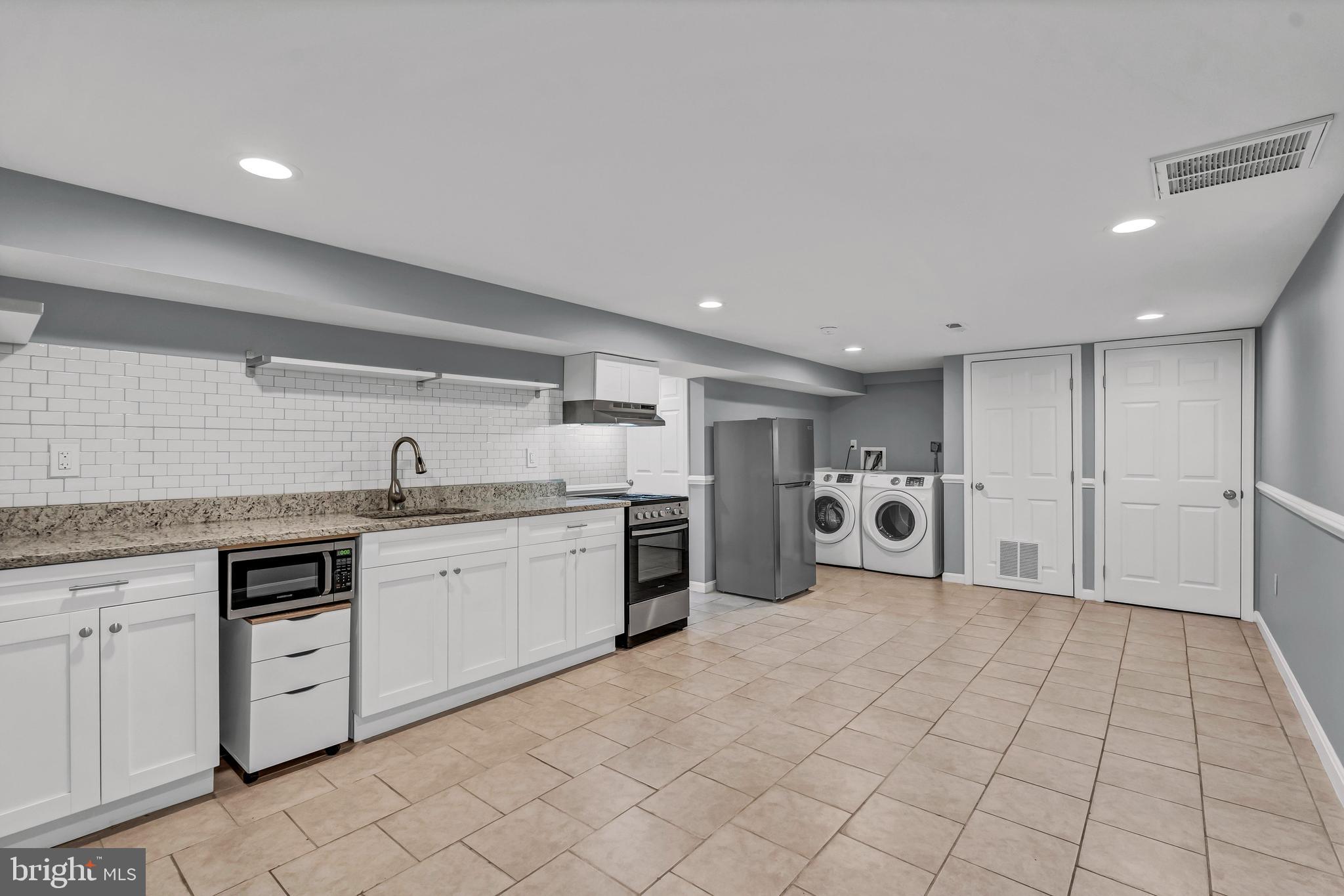 RIVERDALE - Residential